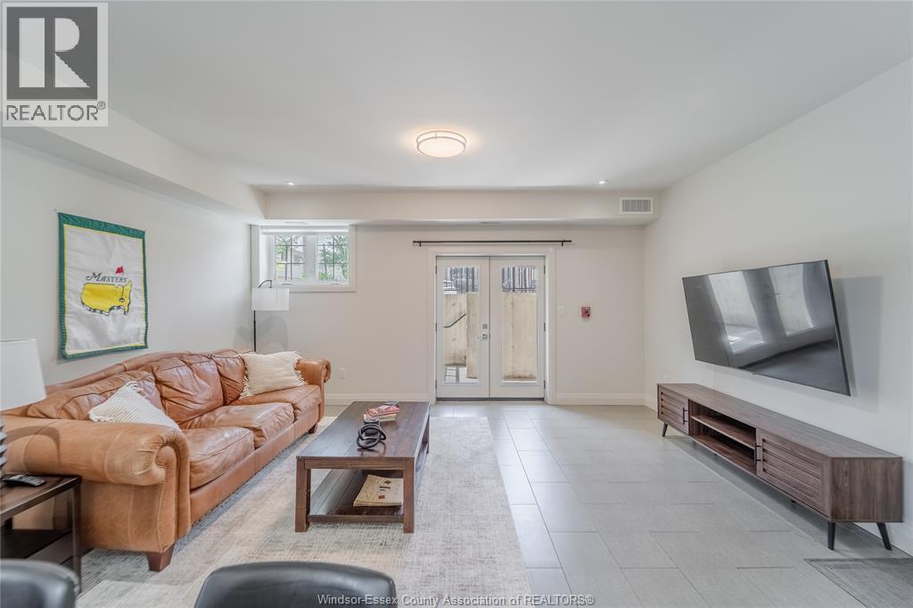 #101 233 Watson AVENUE - 12