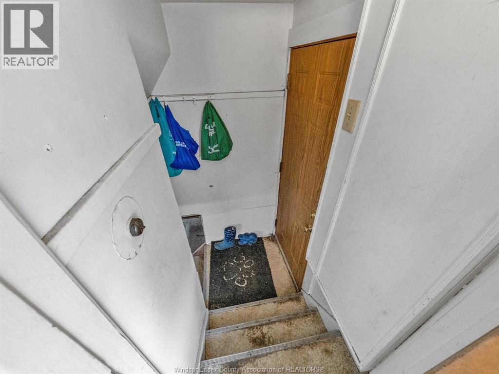 1560 JANETTE AVENUE - 12