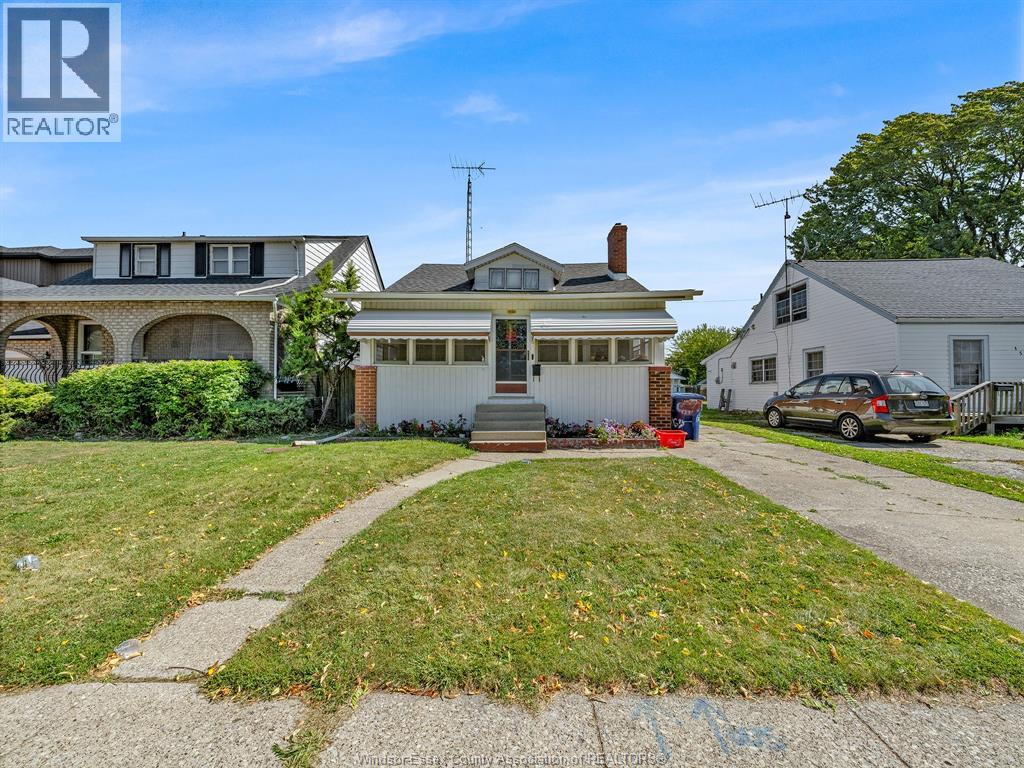 1560 JANETTE AVENUE - 1