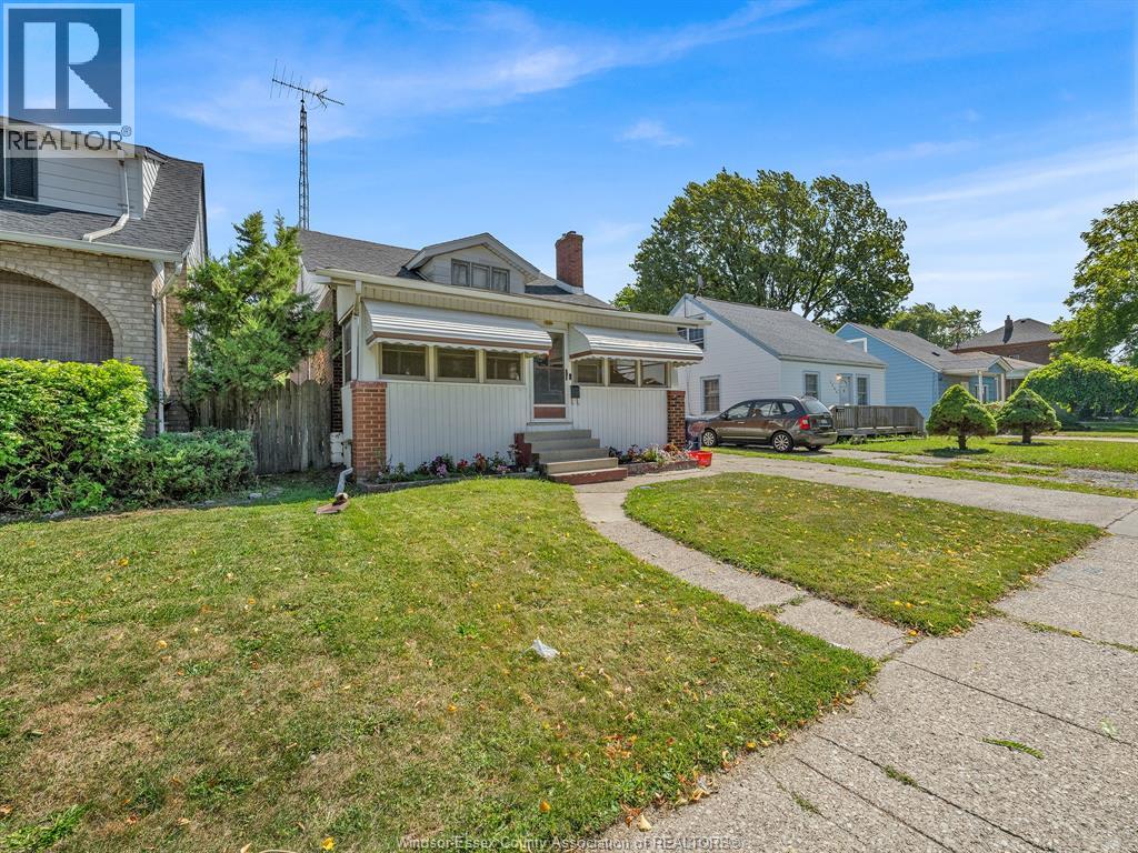 1560 JANETTE AVENUE - 23