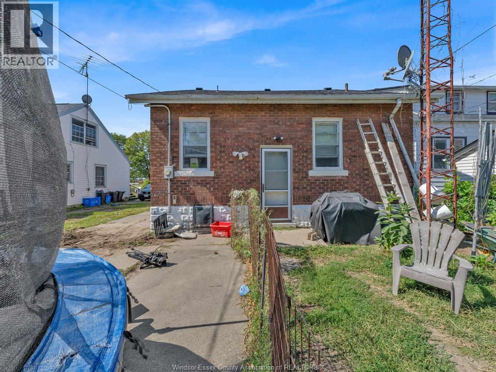 1560 JANETTE AVENUE - 21
