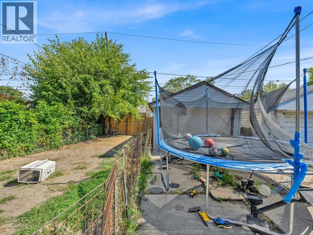 1560 JANETTE AVENUE - 20