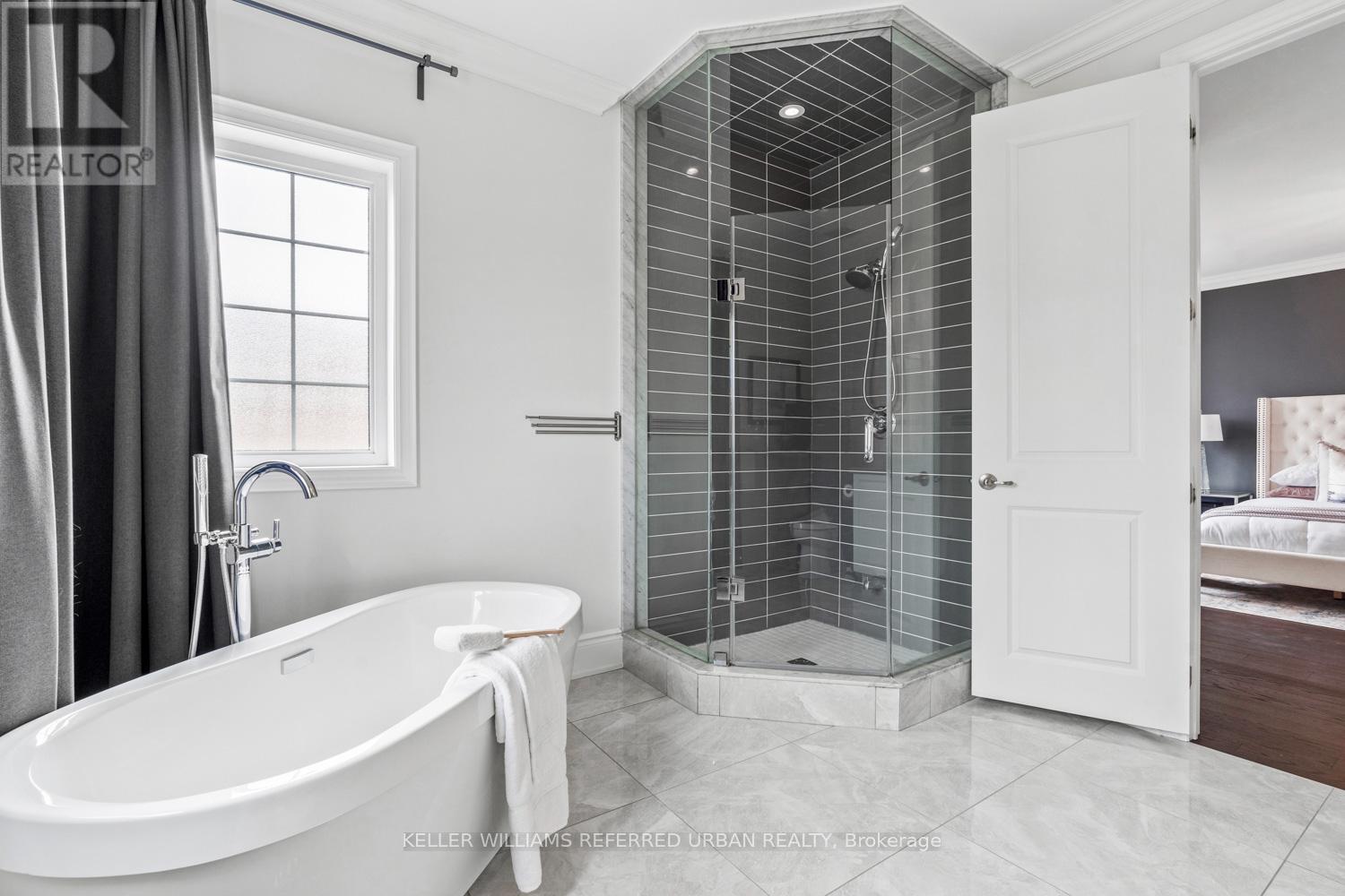 79 CHAIWOOD COURT - 34