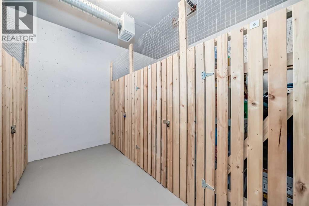 STORAGE LOCKER ROOM
