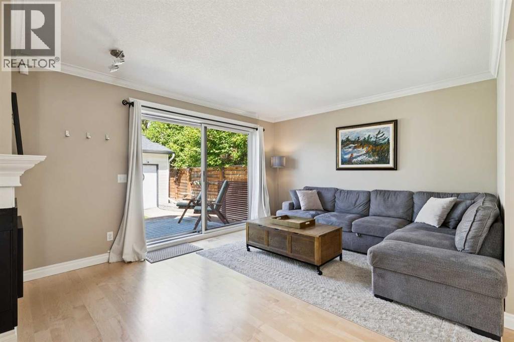 2405 26 Street SW — photo 14