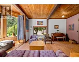 Living room - 1416 Robertson Rd, Cortes Island, BC V0P1Z0 Photo 6