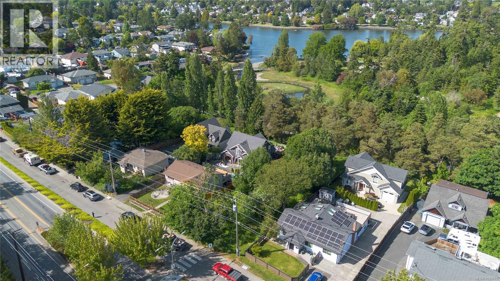 1124 Craigflower Rd - 12