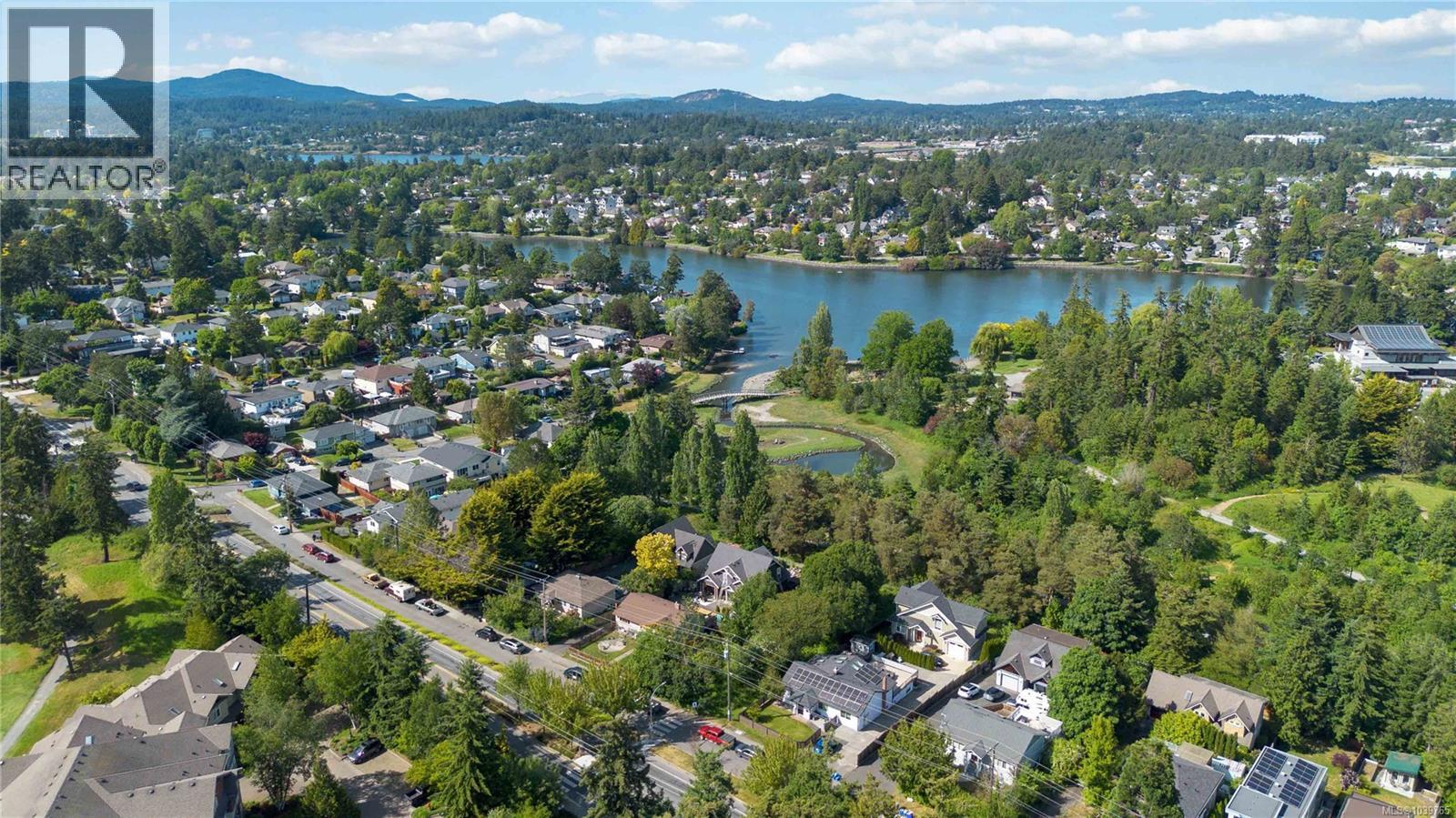 1124 Craigflower Rd - 13