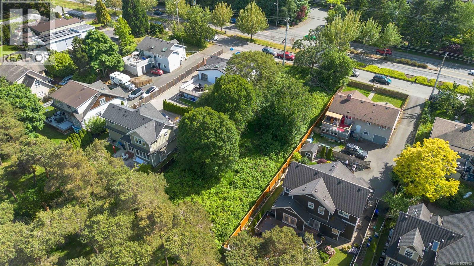 1124 Craigflower Rd - 5