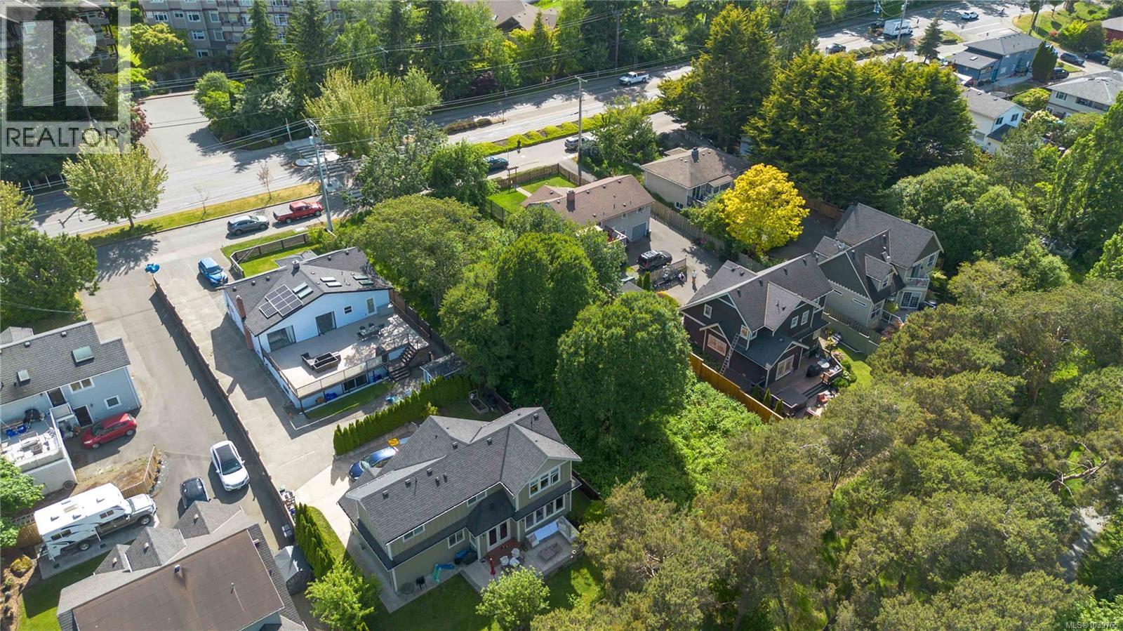 1124 Craigflower Rd - 7