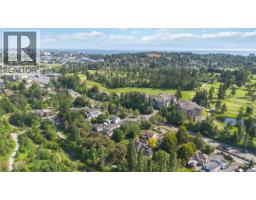 1124 Craigflower Rd, Esquimalt, BC V9A2Y1 Photo 10