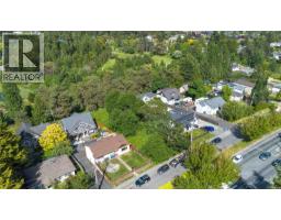 1124 Craigflower Rd, Esquimalt, BC V9A2Y1 Photo 11