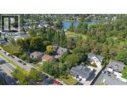 1124 Craigflower Rd, Esquimalt, BC V9A2Y1 Photo 12