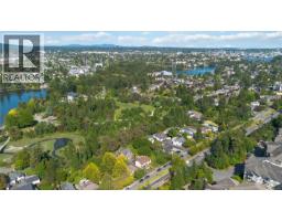 1124 Craigflower Rd, Esquimalt, BC V9A2Y1 Photo 14
