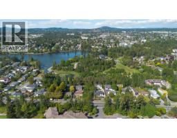 1124 Craigflower Rd, Esquimalt, BC V9A2Y1 Photo 15