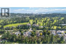 1124 Craigflower Rd, Esquimalt, BC V9A2Y1 Photo 9