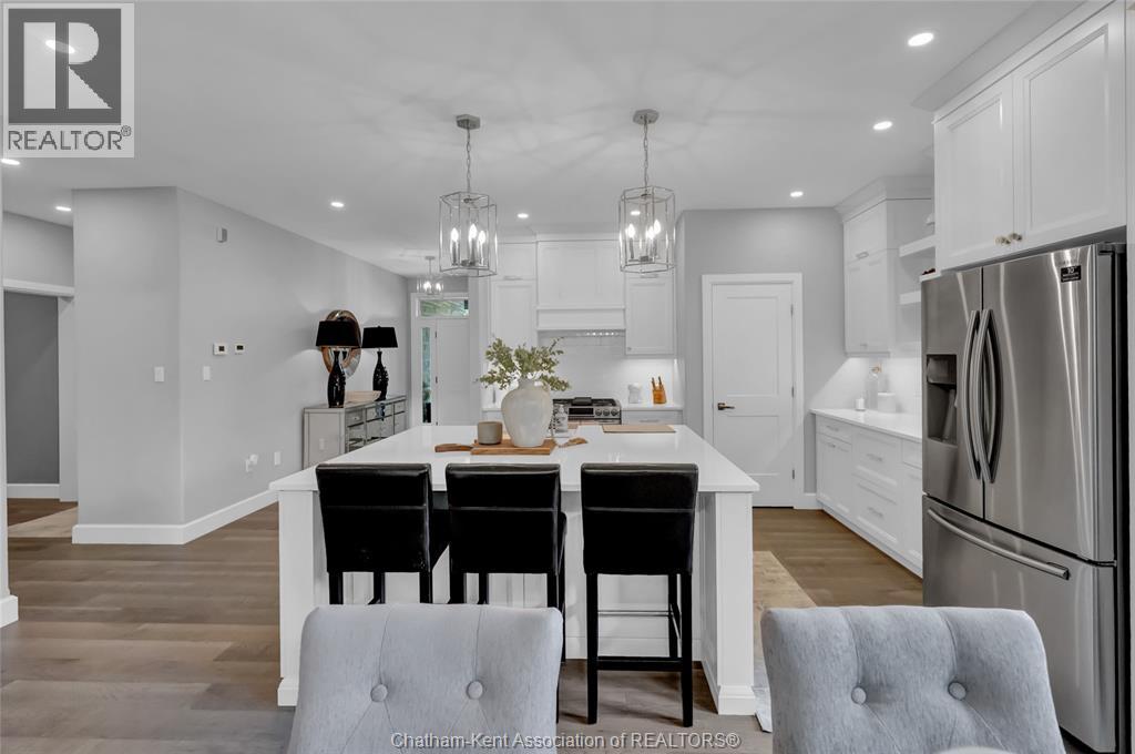 21267 Adams CRESCENT - 23