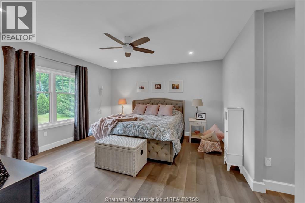 21267 Adams CRESCENT - 34