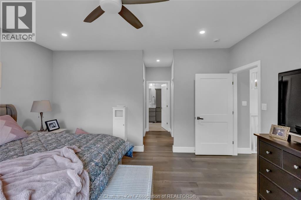 21267 Adams CRESCENT - 36