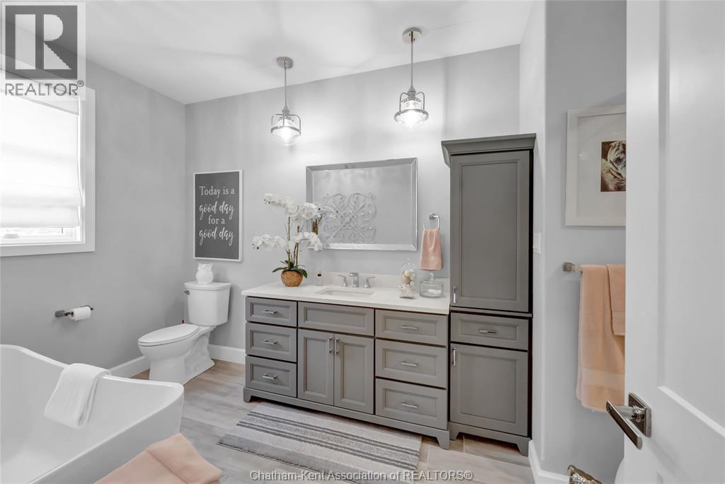 21267 Adams CRESCENT - 37