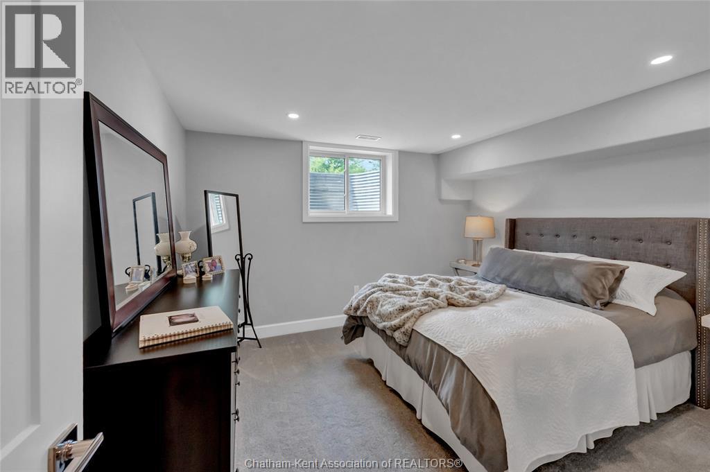 21267 Adams CRESCENT - 45