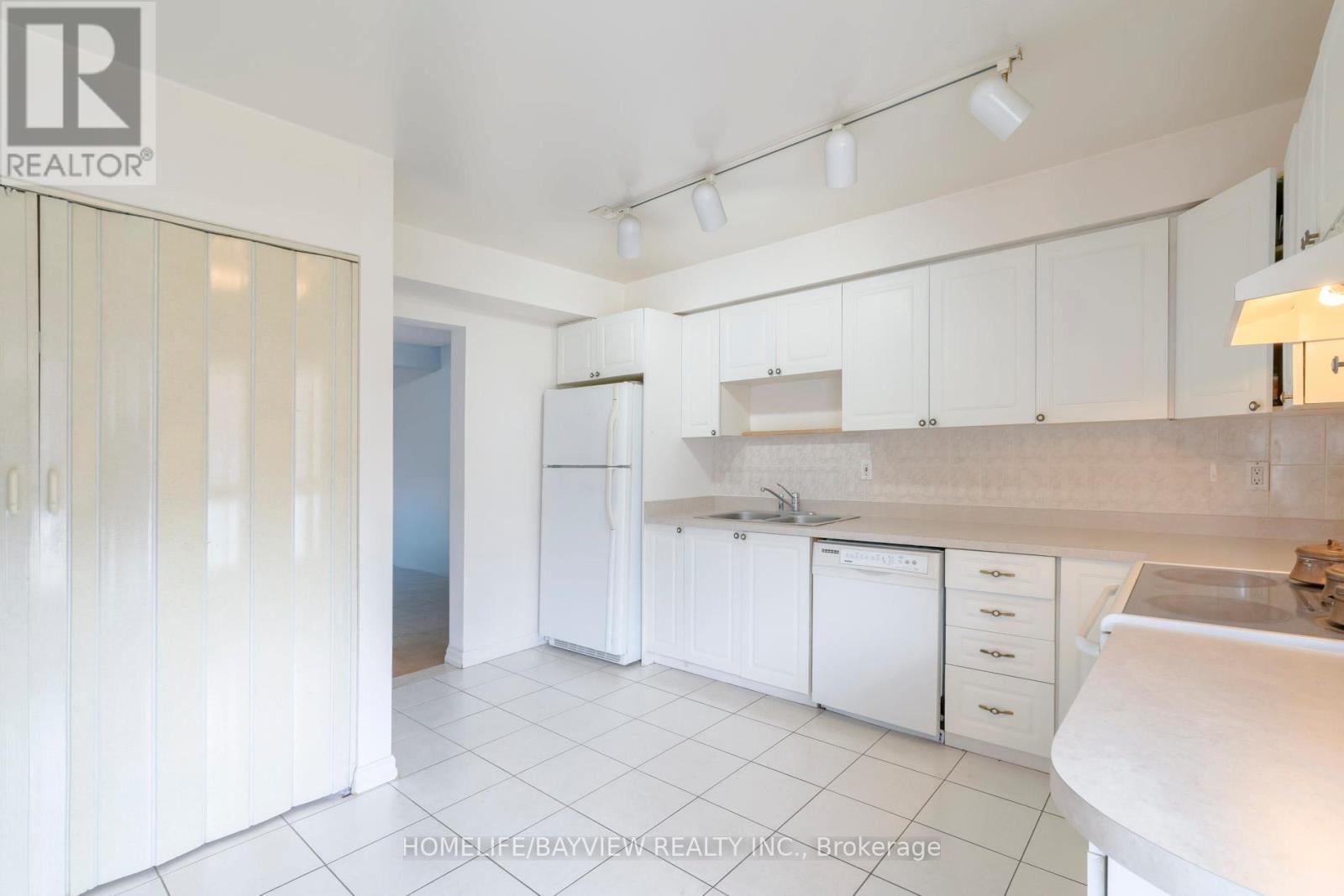 17 STONEHAM ROAD - 16