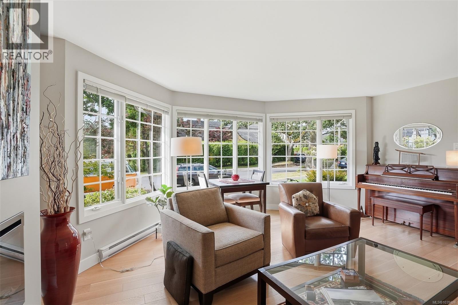  2112 Granite Street, Oak Bay