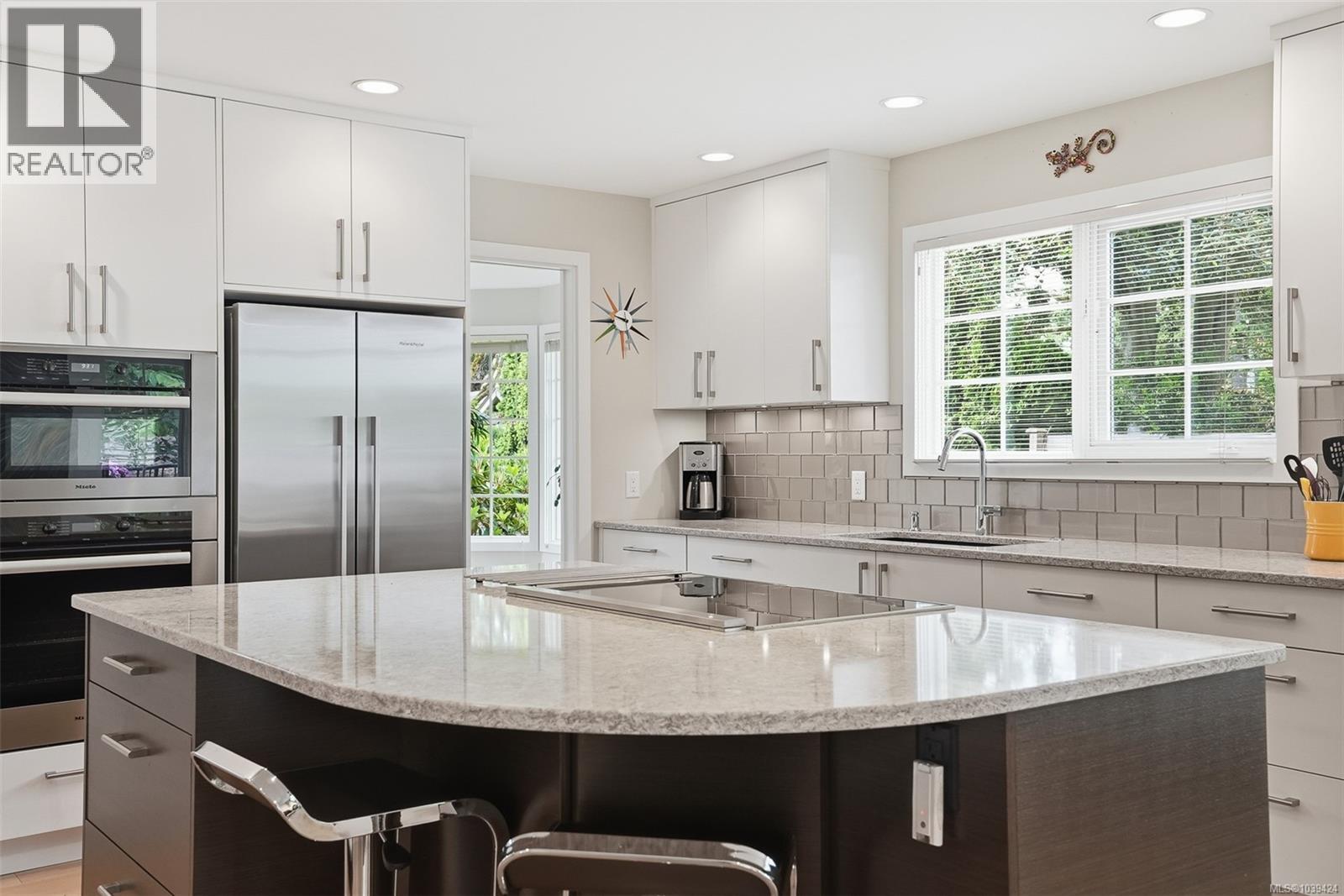  2112 Granite Street, Oak Bay