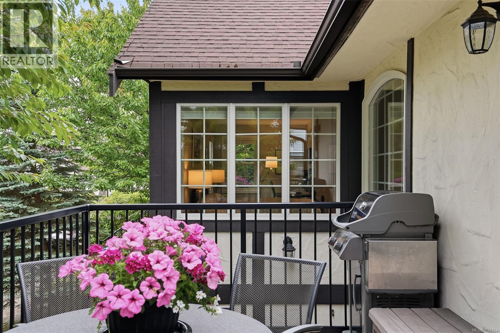  2112 Granite Street, Oak Bay