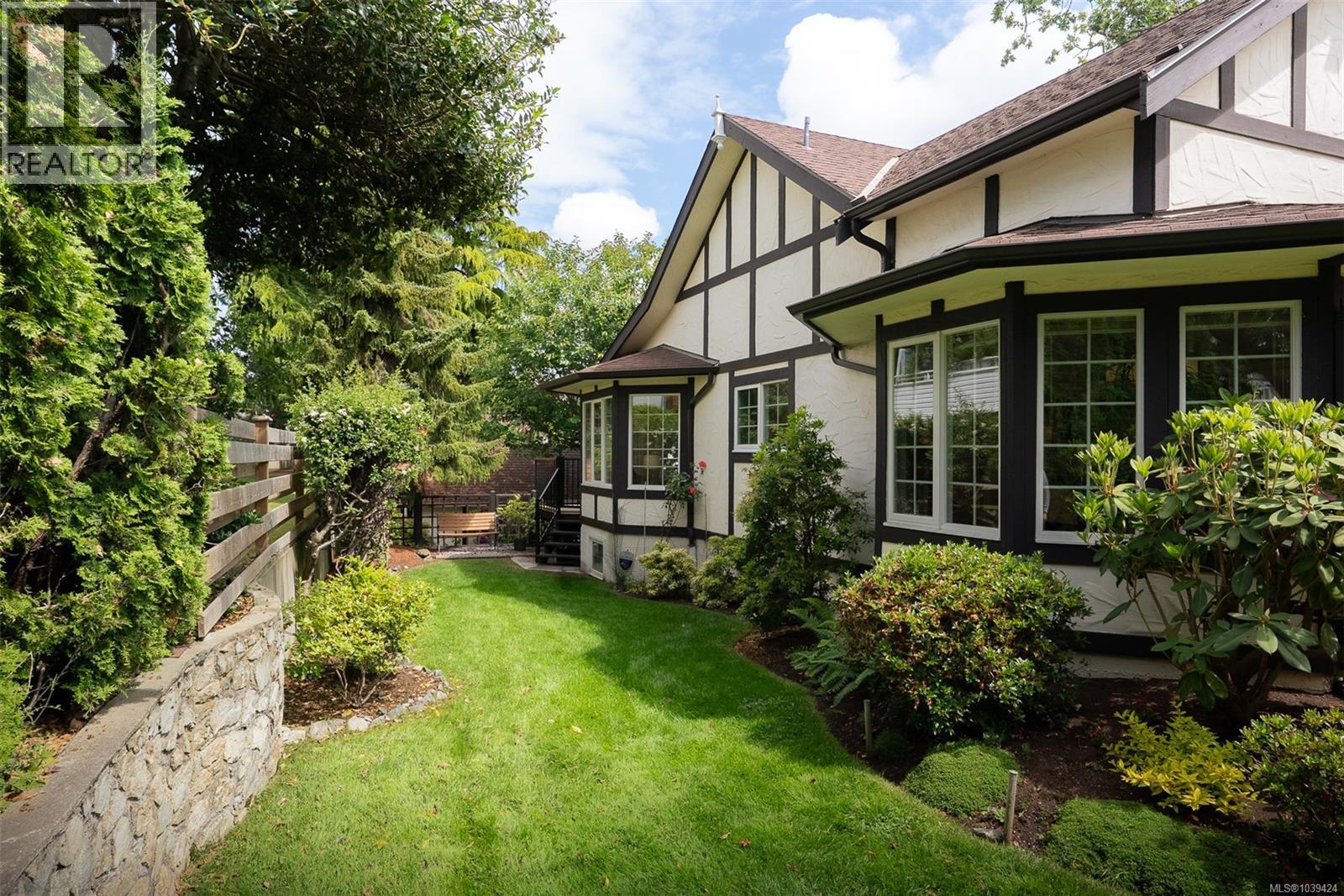  2112 Granite Street, Oak Bay