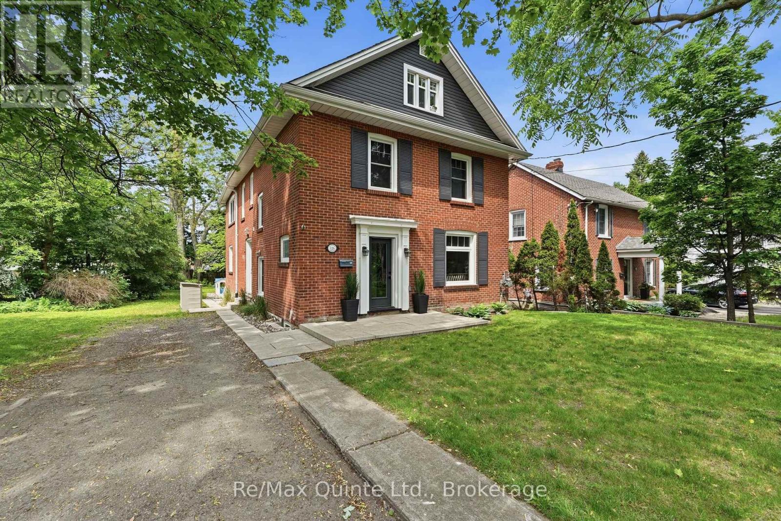 126 DUFFERIN AVENUE - 1