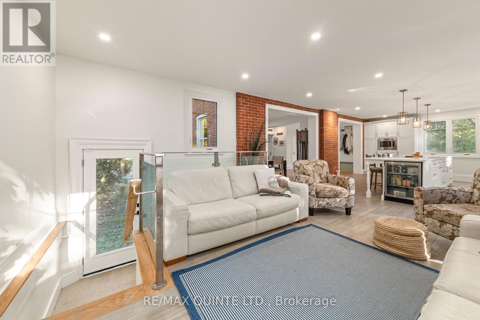 126 DUFFERIN AVENUE - 17