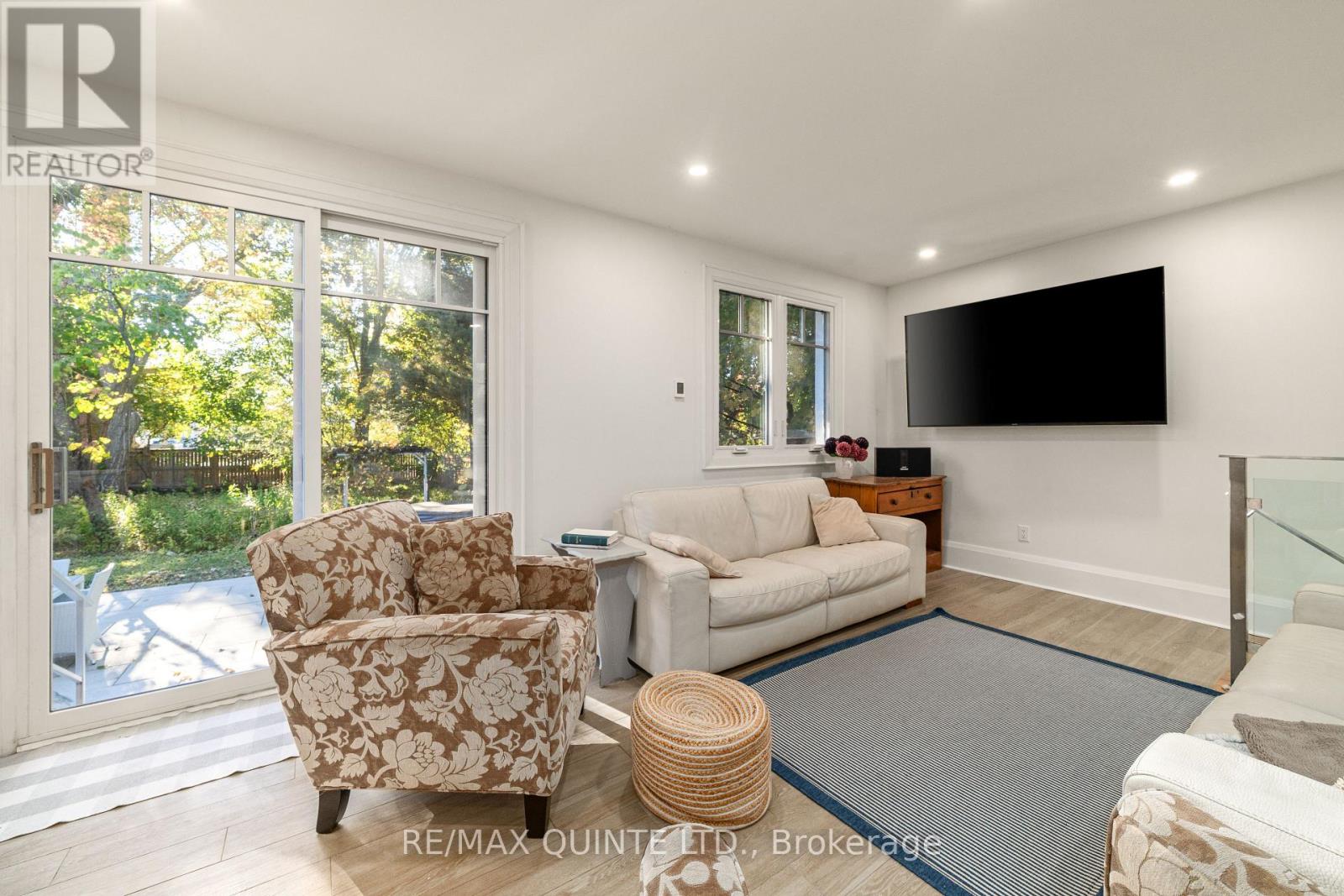 126 DUFFERIN AVENUE - 18