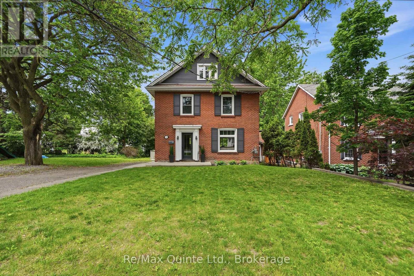 126 DUFFERIN AVENUE - 2