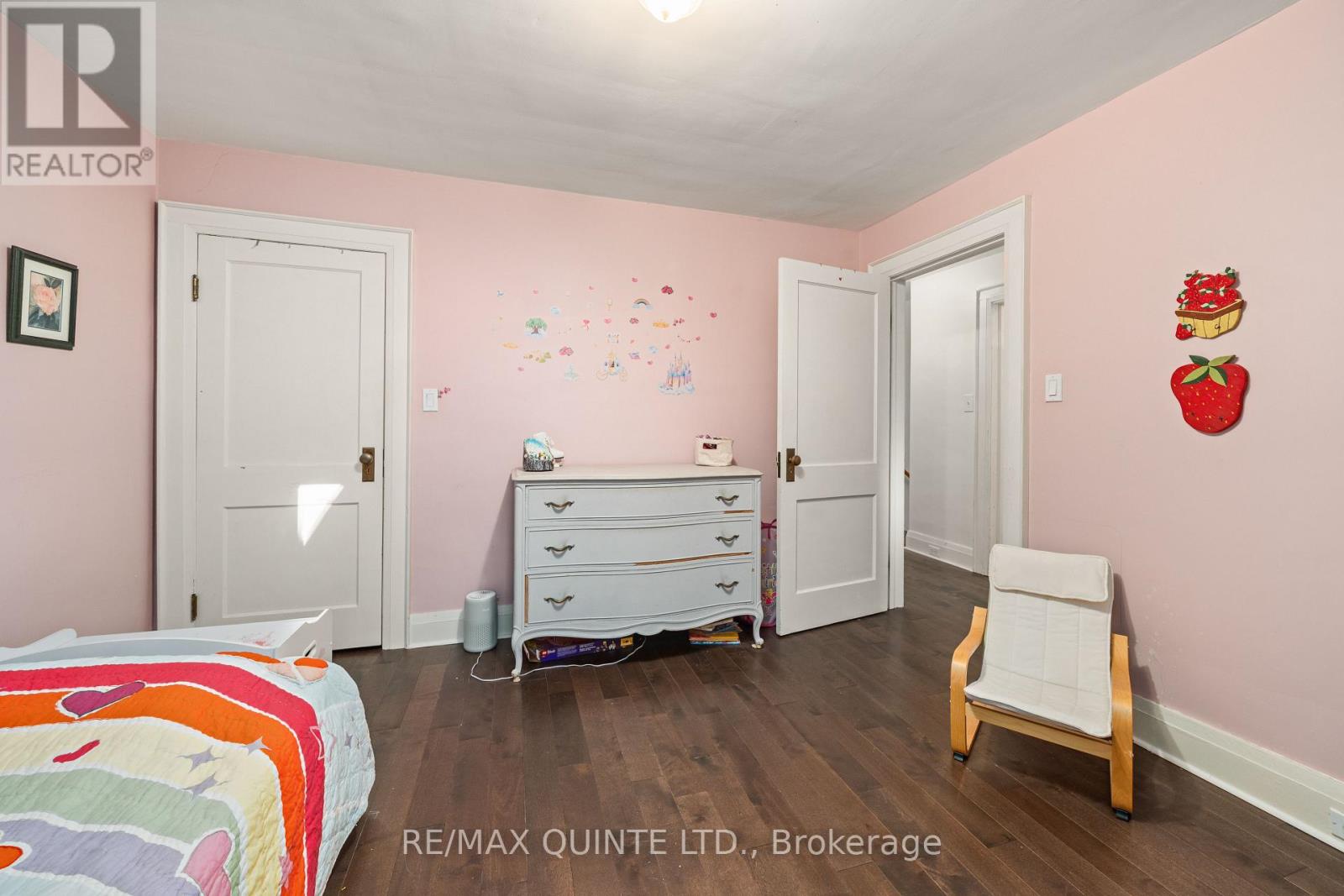 126 DUFFERIN AVENUE - 27
