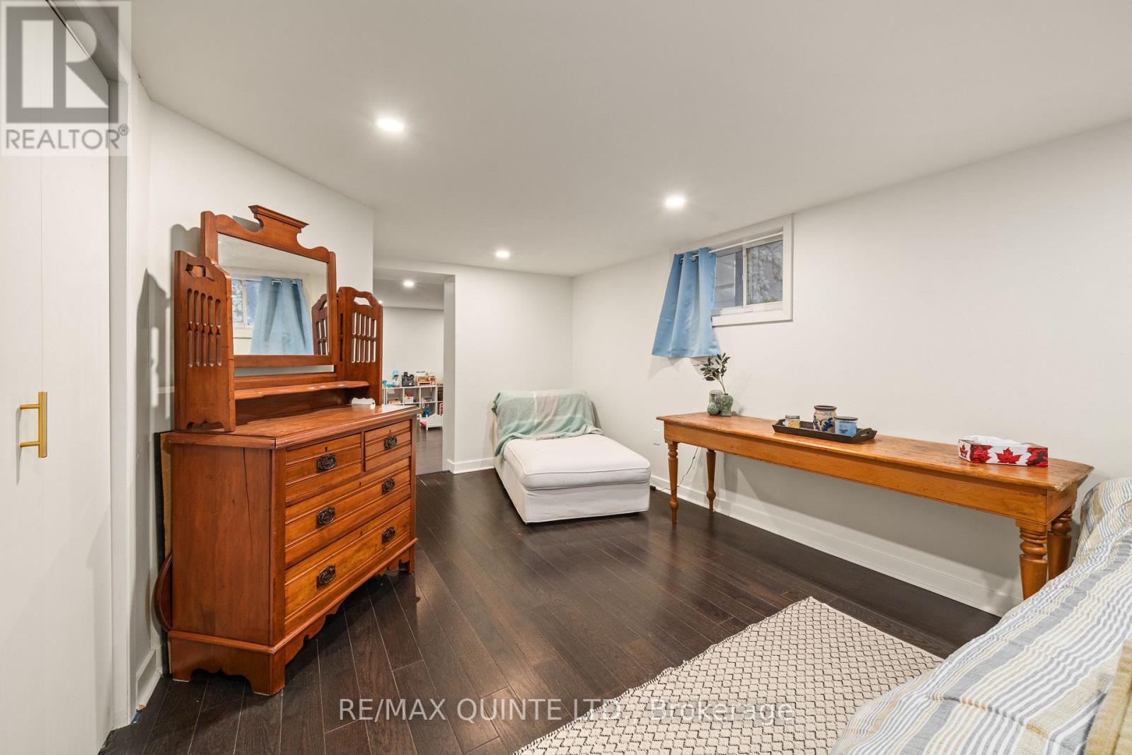 126 DUFFERIN AVENUE - 37