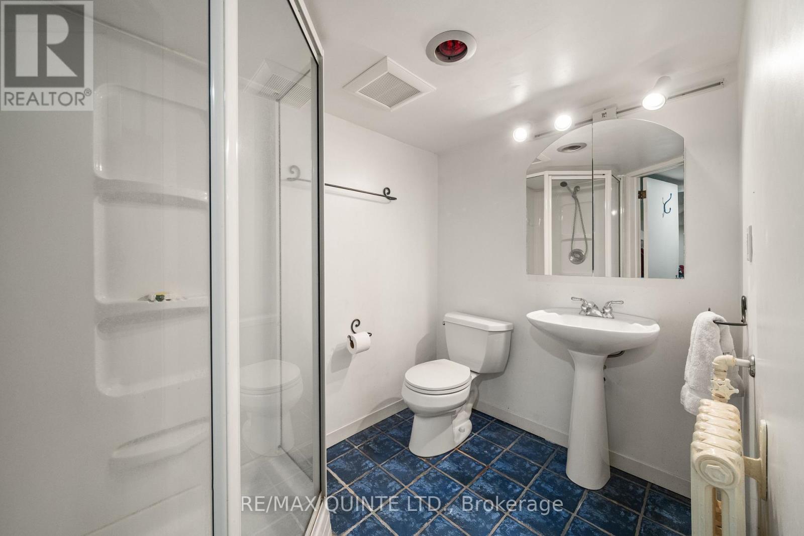 126 DUFFERIN AVENUE - 38