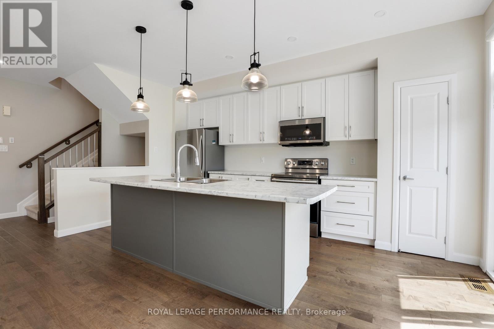 44 GARDENPOST TERRACE - 11