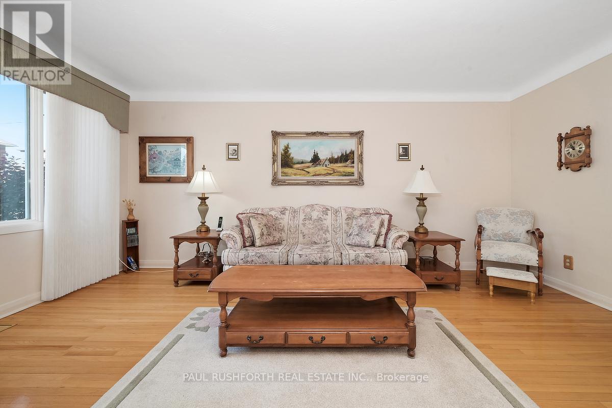 10 PRINCE ALBERT STREET — photo 7 of 28