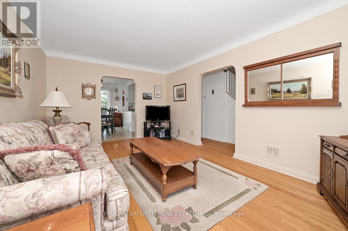 10 PRINCE ALBERT STREET — photo 8 of 28