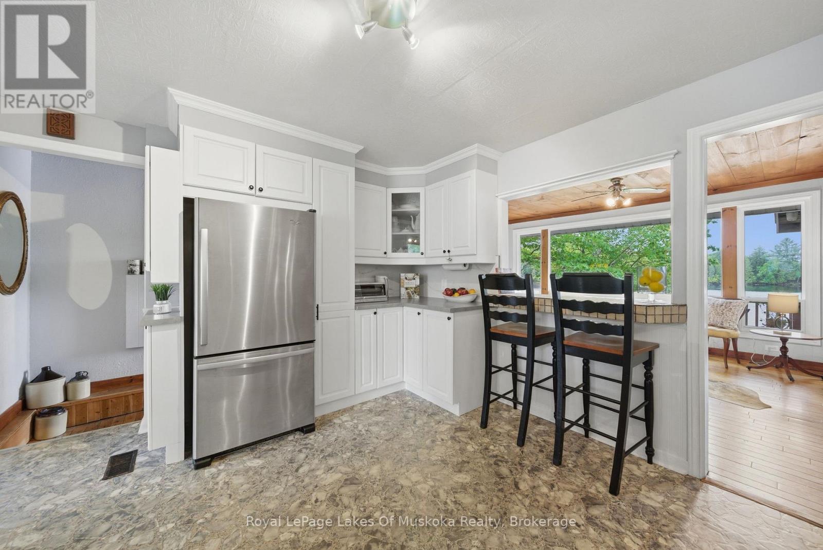 11 CAROL STREET W - 11