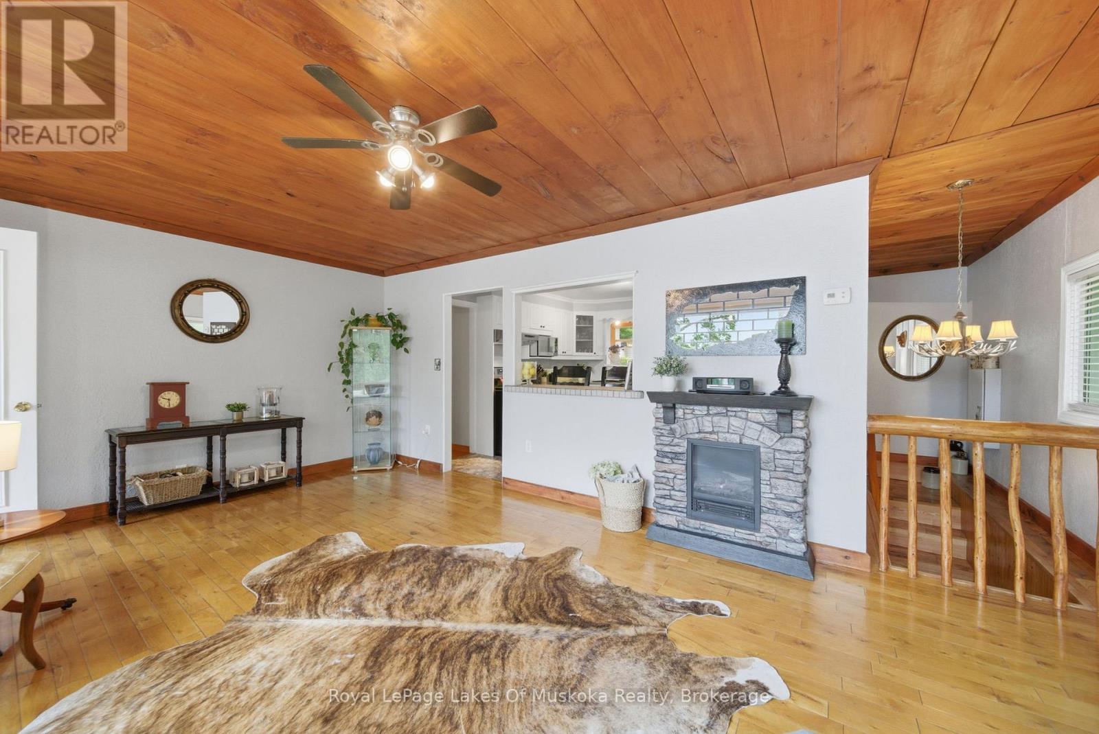 11 CAROL STREET W - 16