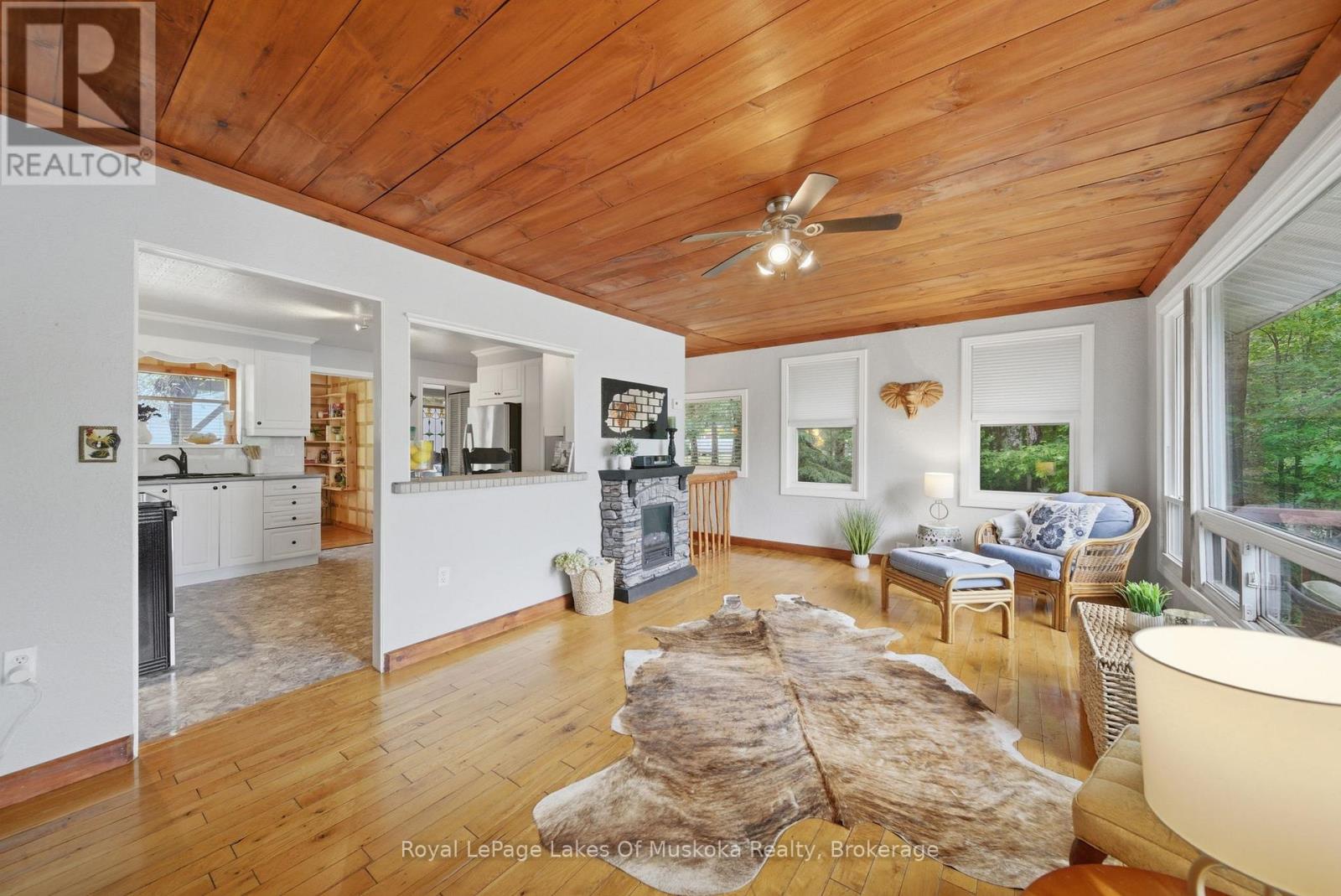 11 CAROL STREET W - 18