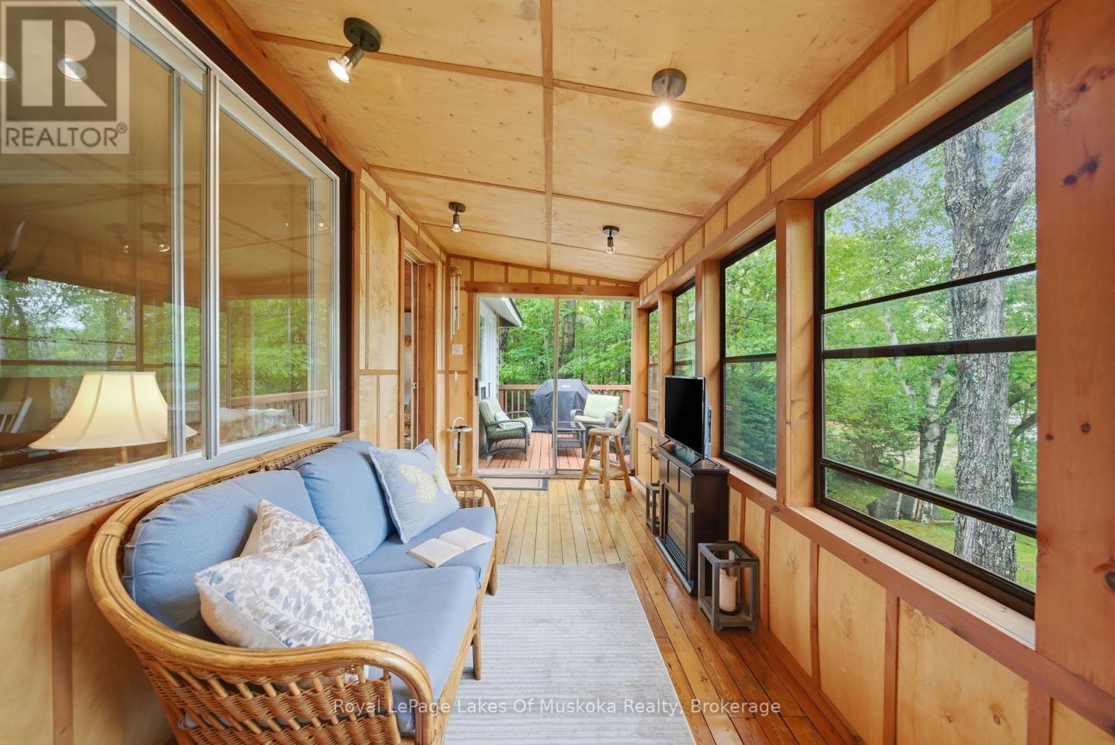 11 CAROL STREET W - 22