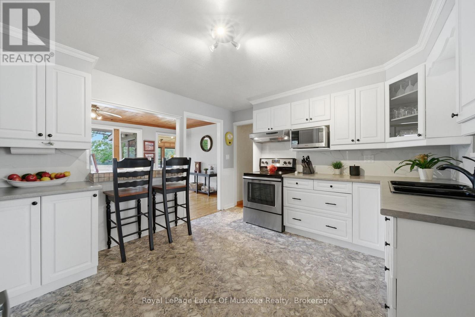 11 CAROL STREET W - 8
