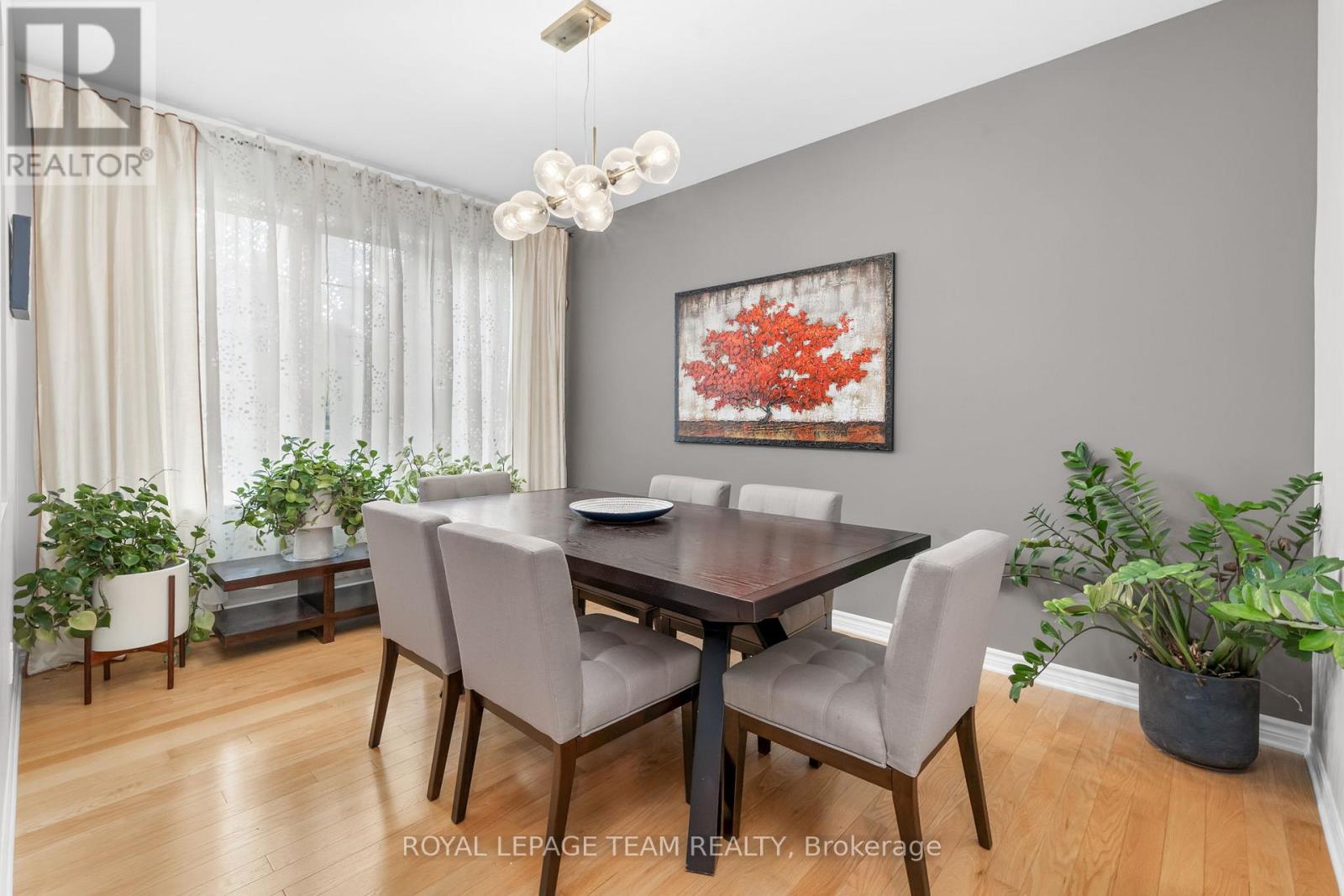 1882 MONTMÈRE AVENUE — photo 4 of 31