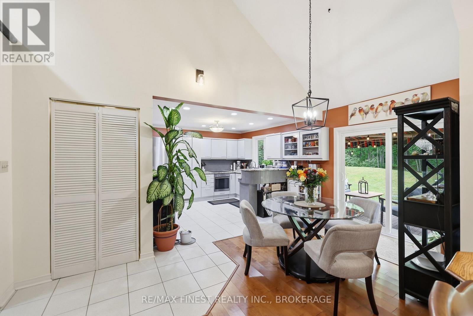 3886 HOLMES ROAD - 22