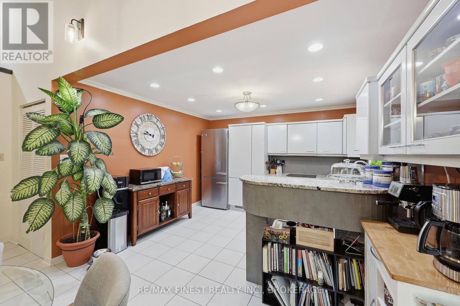 3886 HOLMES ROAD - 26