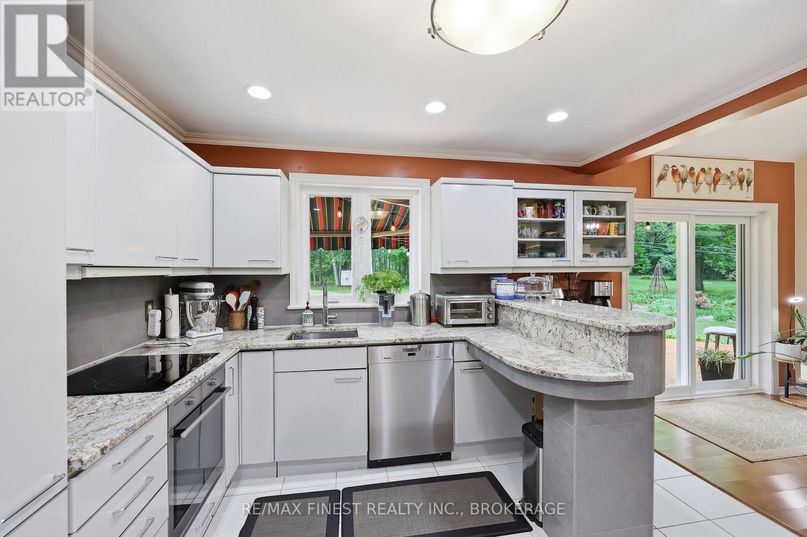 3886 HOLMES ROAD - 28