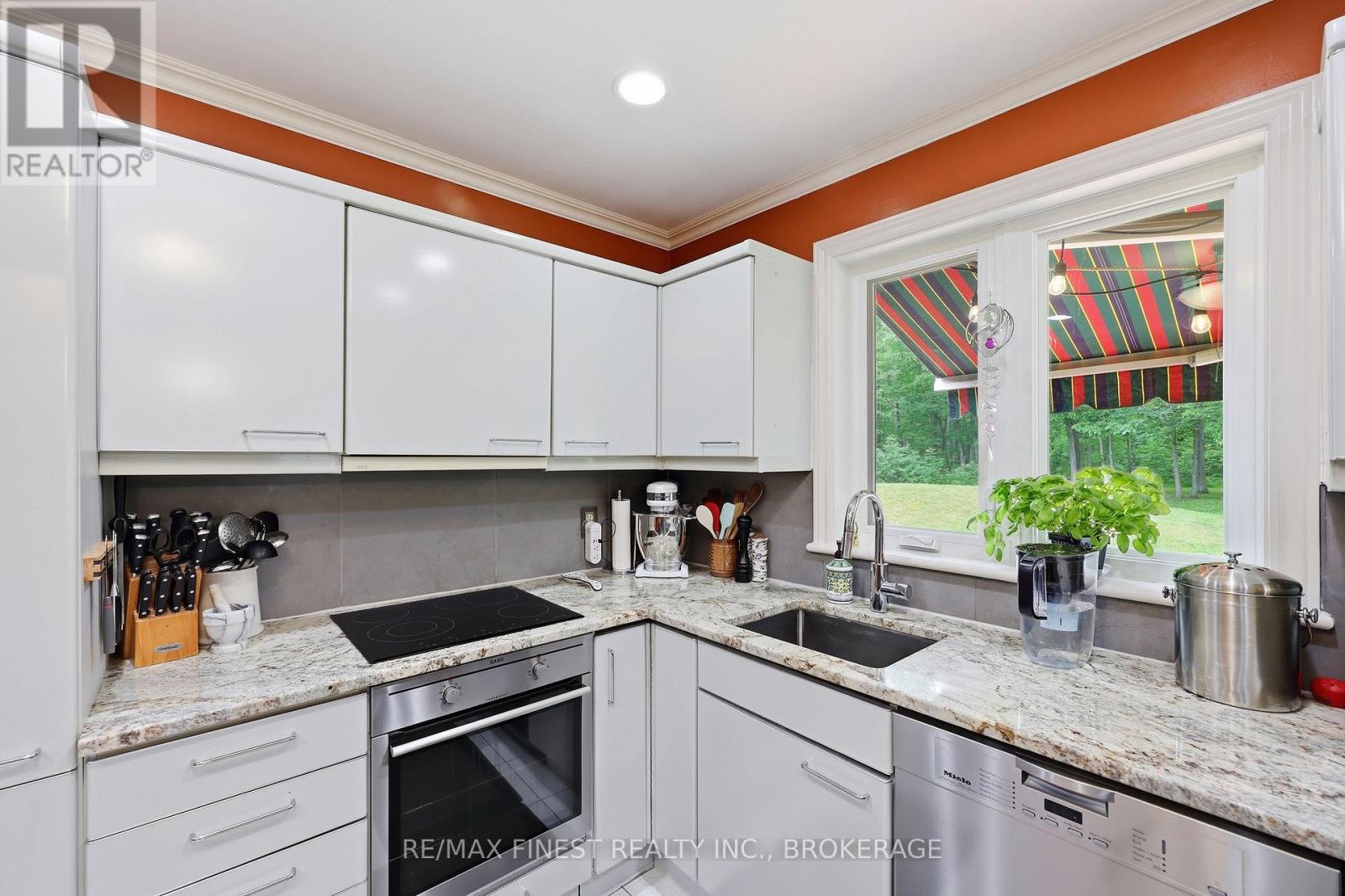 3886 HOLMES ROAD - 29